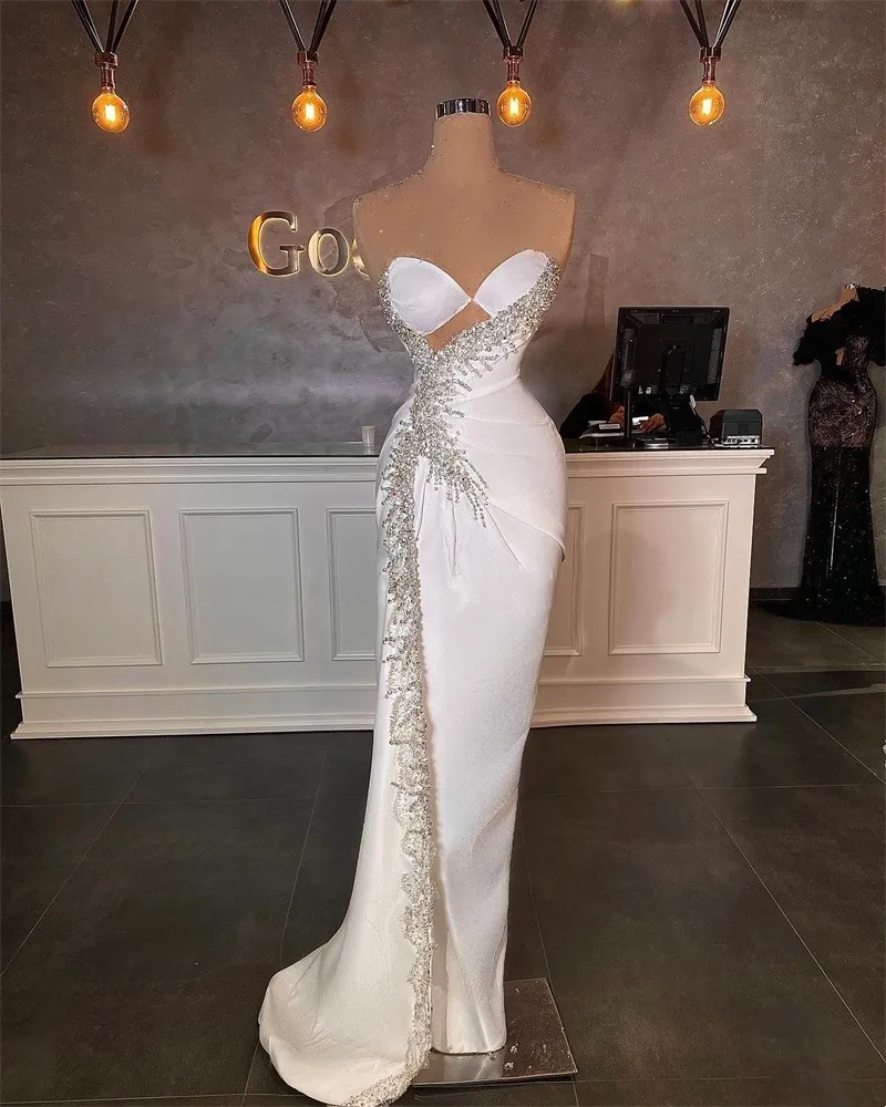 Cristalli di lusso abiti da sposa in raso di sirena Sweetheart senza maniche Hollow Side Split abito da sposa Sexy Lace Up Back Custom Made