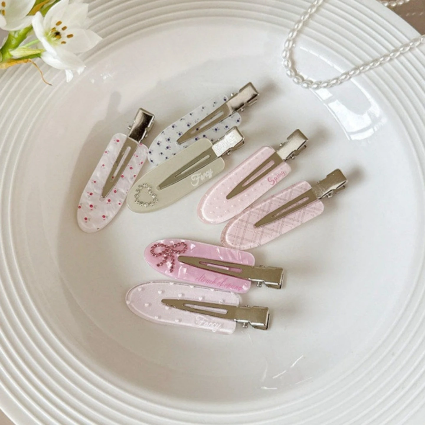 3-teiliges Set Süße Liebes-Strass-Haarspangen, Seitliche Pony-Clips, Niedliche Spurlose Haarklammern, Kopfschmuck-Set – Detail 7