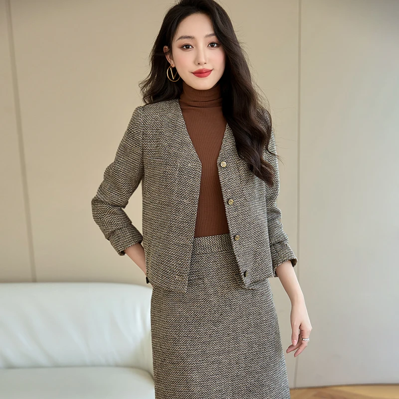2025 Autunno Nuovo Slim Fit Marrone Pendolarismo Abito versatile Design Temperamento Abito da donna professionale