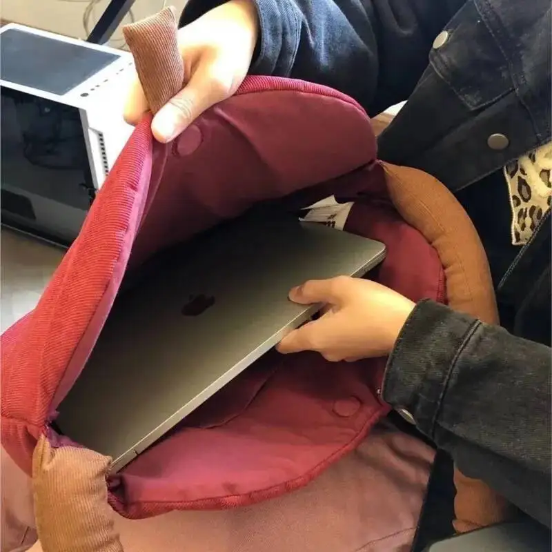 Bloom Red Apple Shape Handbag Women Large Capacity Minimalist Shoulder Bags Ladies Fun Personality Creative Underarm Bag 2025