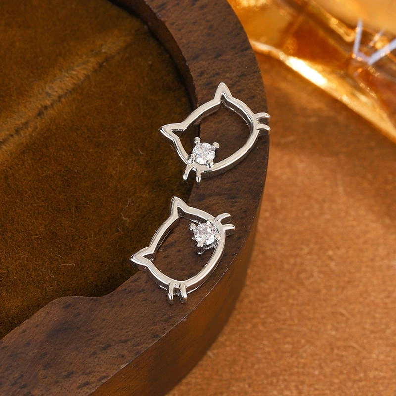 Uini Tail hot selling new 925 sterling silver fashionable cute hollow cat earrings simple temperament sweet girl accessories