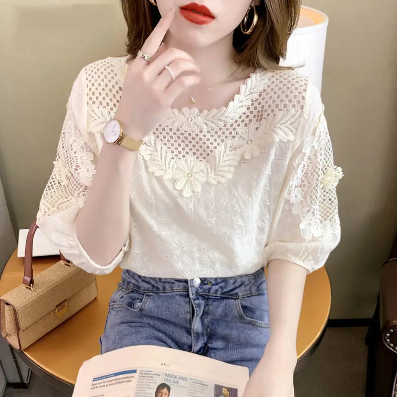 Temperament Fashion Summer Women\'s Solid O-Neck Embroidered Hollow Lace Sweet French Style Three Half Sleeve Loose Shirts Tops