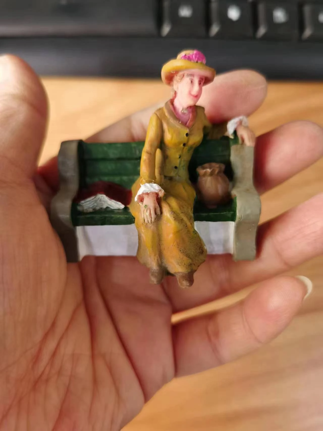 resin figure mental psychological sand table game box court therapy lady woman rest on chair