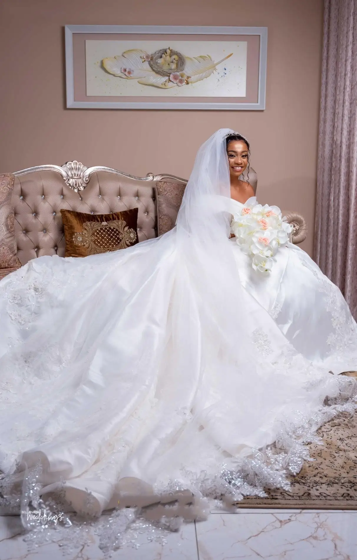 Robe de Mariée en Satin Personnalisée avec Ceinture Perlée, Vêtement Éducatif avec Traîne de Balayage pour Patients Africains