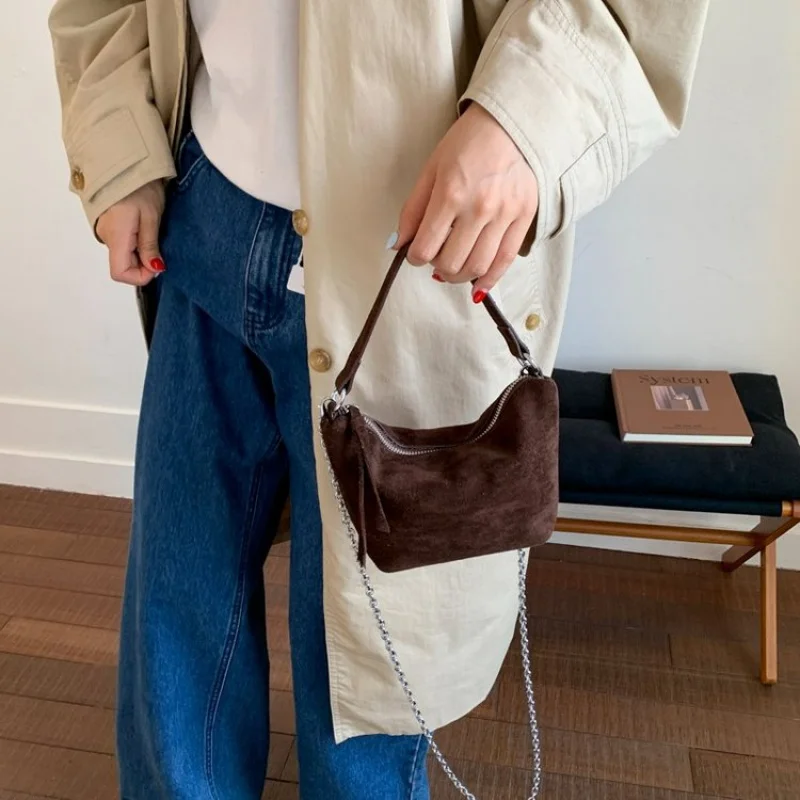 

Роскошная женская сумка-мессенджер из качественной кожи с показом элитного стиля ​