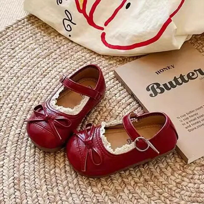 Toddler Leather Shoes Versatile Sweet Girls Flat Shoes with Simple Bows 2026 New Fashion Baby Walking Shoes Princess Style Soft