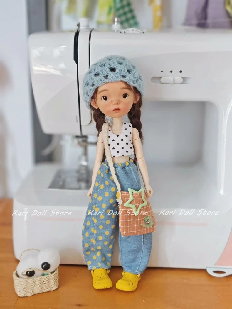 

Комплект одежды для куклы Kari 2026: топ в горошек, брюки-полумесяц, шляпа для куклы Landazz Landoudou