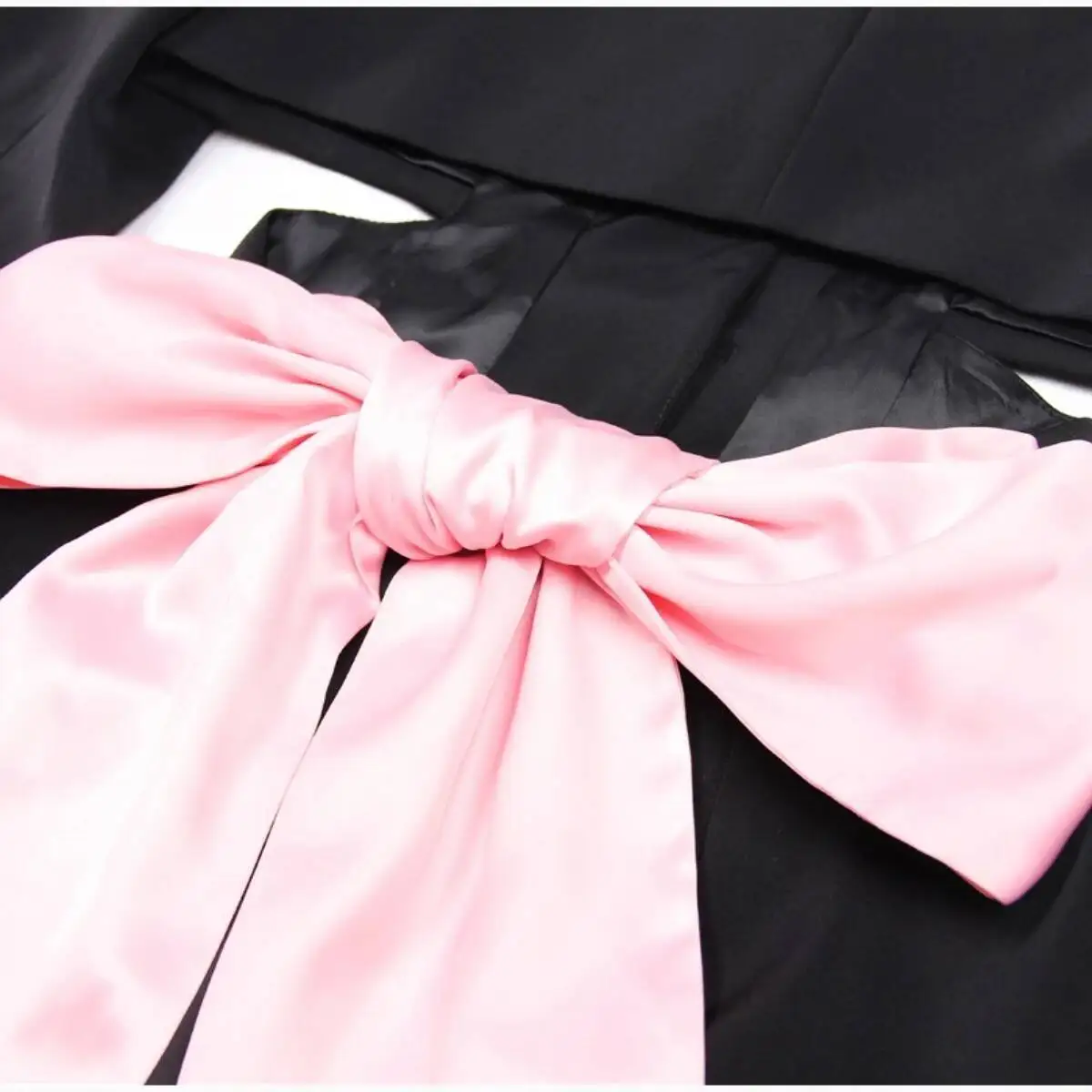 LEOSOXSTemperament Sukienki wyszczuplające talię z odkrytymi plecami, kontrastowe kolory, damska marynarka z kokardą, długa sukienka do połowy łydki, modny czarny trencz 2025