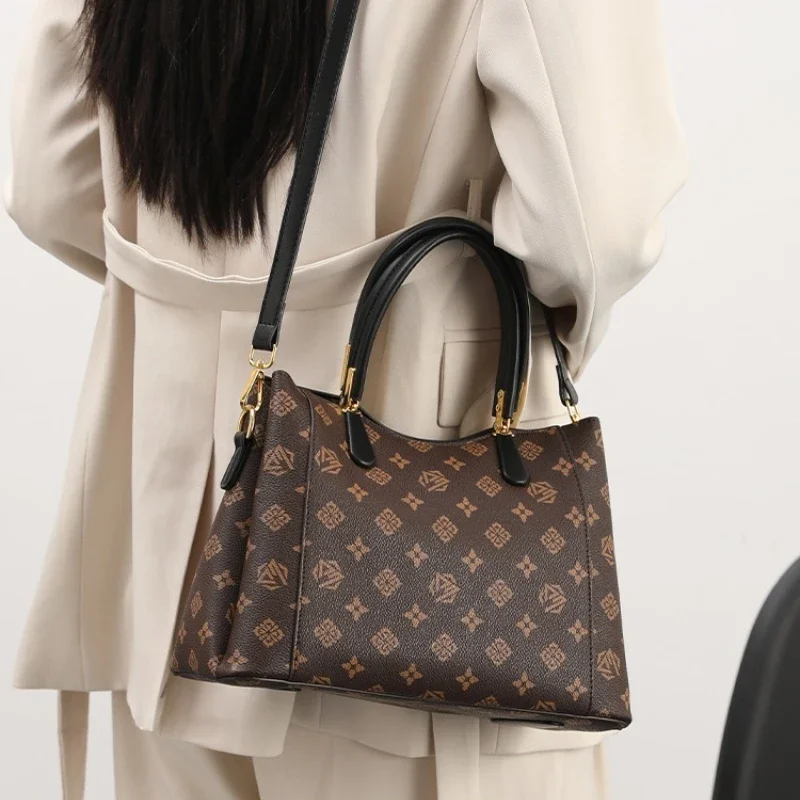 

High-Quality Genuine Leather Shoulder Bag For Women - Fashionable Messenger Bag By Famous Designer Luxury Brand