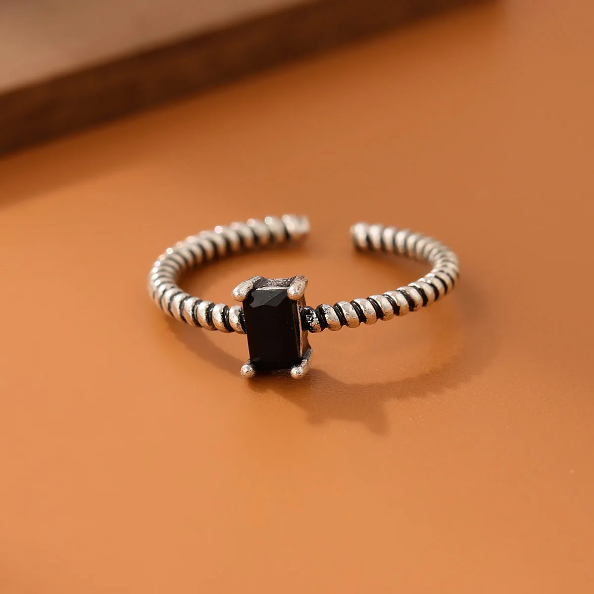 

New Fashion 925 Sterling Silver Jewelry Female Simple Geometric Square Black Crystal Temperament Opening Rings R037