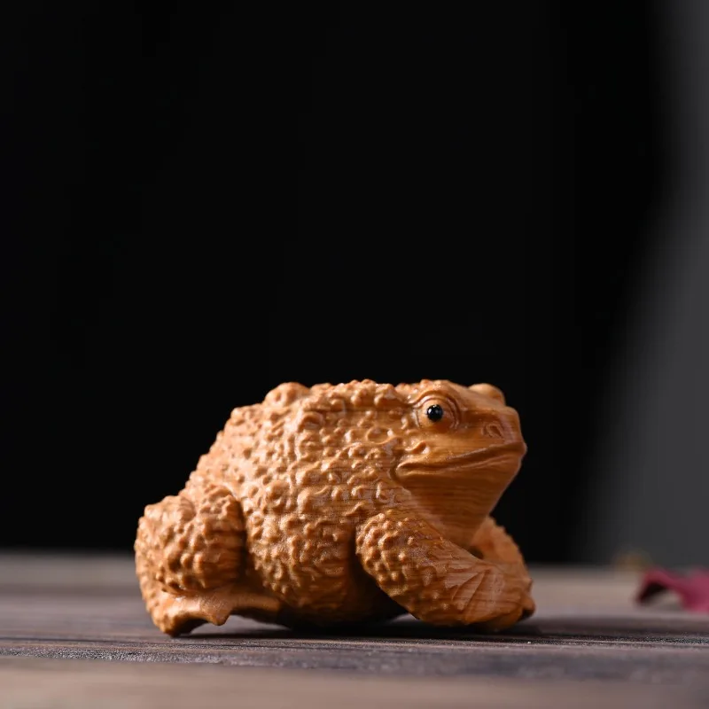 Cliff cypress handmade wood carving golden toad holding ball ornaments solid wood carving lucky toad home decoration crafts