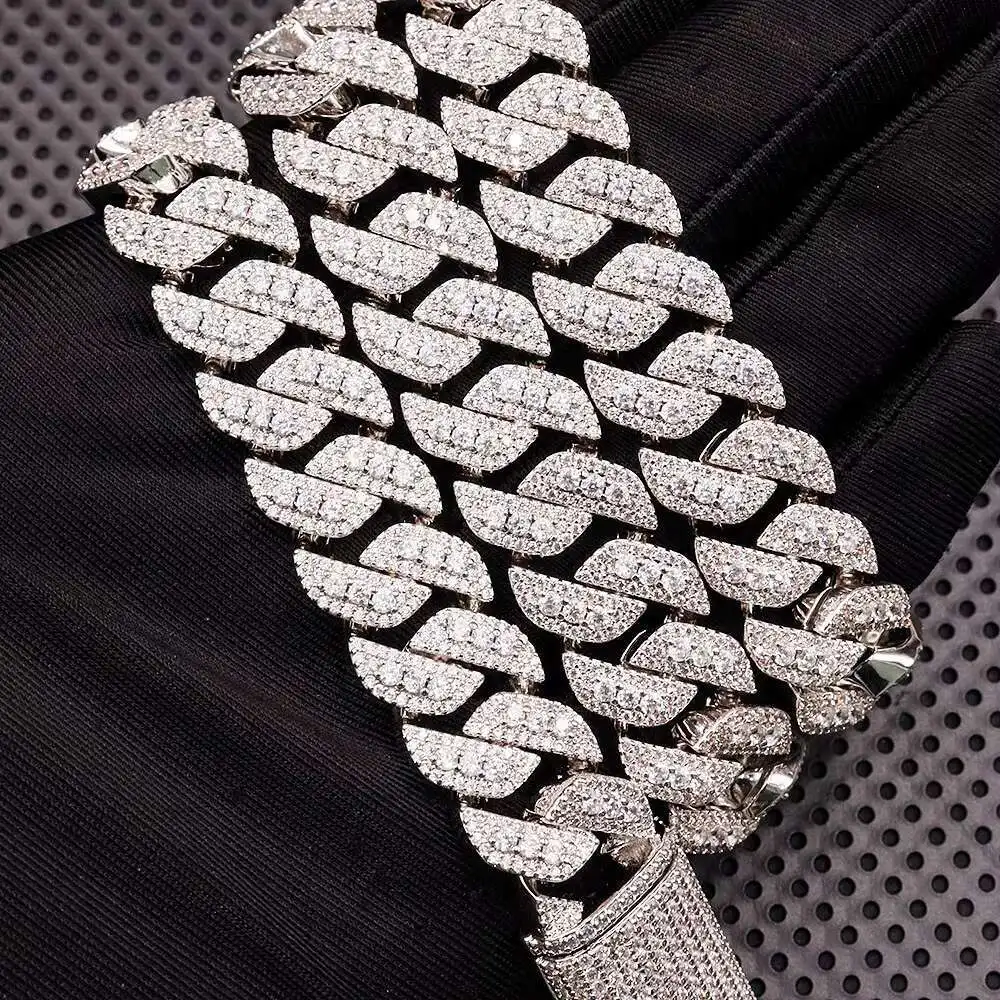 

Exquisite, minimalist, personalized hip-hop accessory 13mm luxury necklace made of pure silver VVS Moissanite Cuban Chain