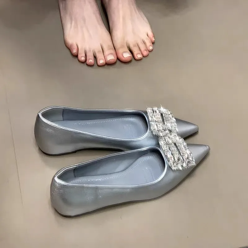 

Туфли на одной подошве с острым носком и неглубоким носком, новые осенние нескользящие износостойкие низкие туфли с квадратным носком и кристаллами