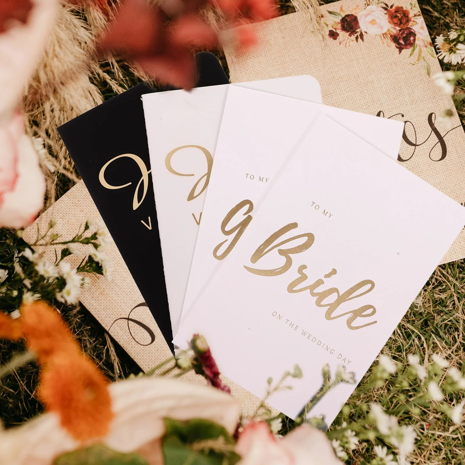 

4pcs Vow Books Gold Foil Lettering His Hers Vow Renewal Booklets Wedding Guestbook Bridal Shower Party Favor Groom Brides Speech