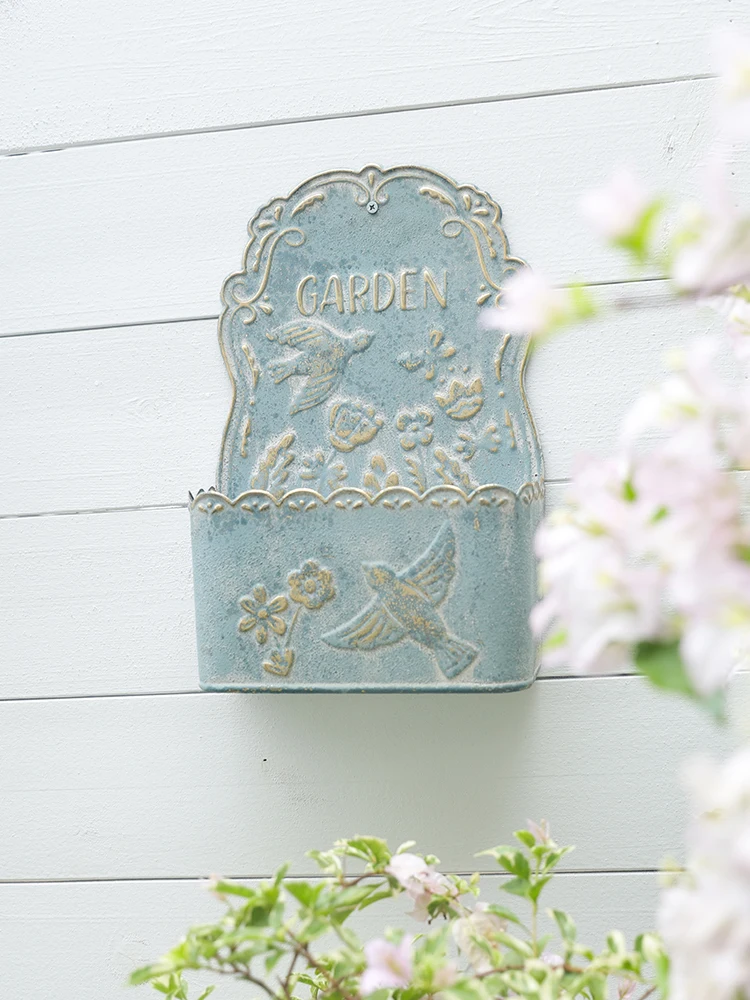 Outdoor Wall Mounted Iron Art Relief Flower Pot Decorative Window Sill Succulent Plant Holder European Style Rustic Finish