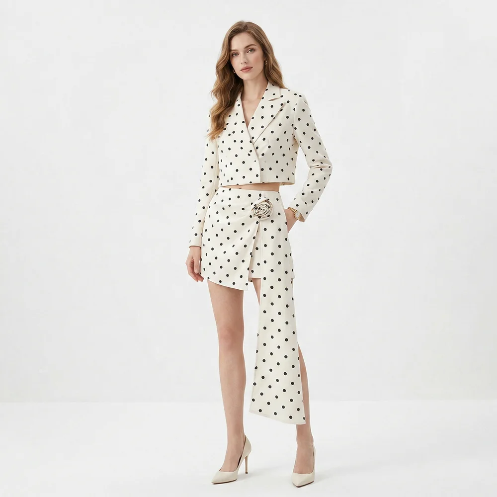 

Женский комплект из 2 предметов: укороченный блейзер в горошек и юбка с асимметричным подолом и высокой талией в винтажном стиле