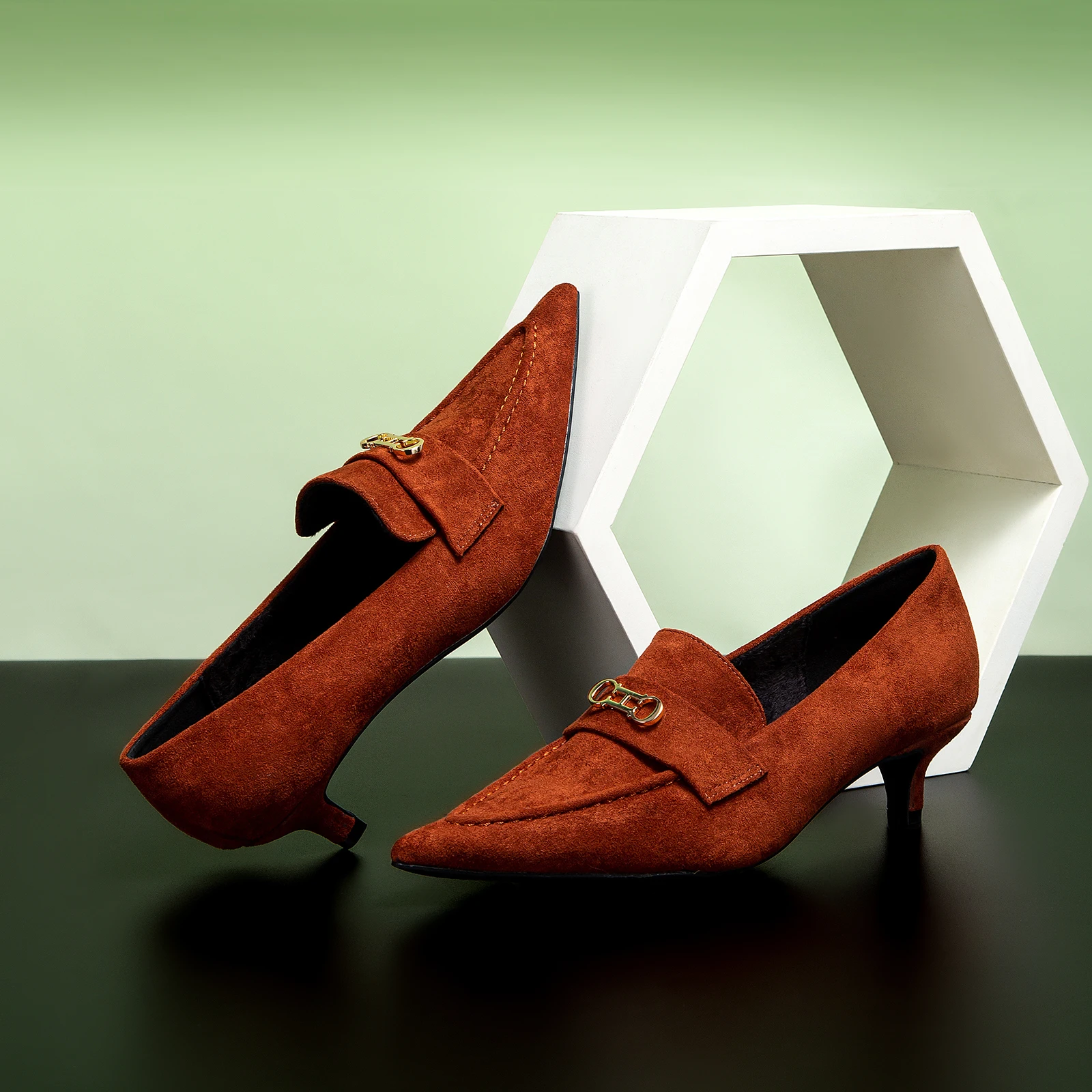 

NEW Brand Women's Pointed Toe Leather Shoes Low Heel Casual Shoes Spring and Autumn Fashion Trend Shoes Retro Style