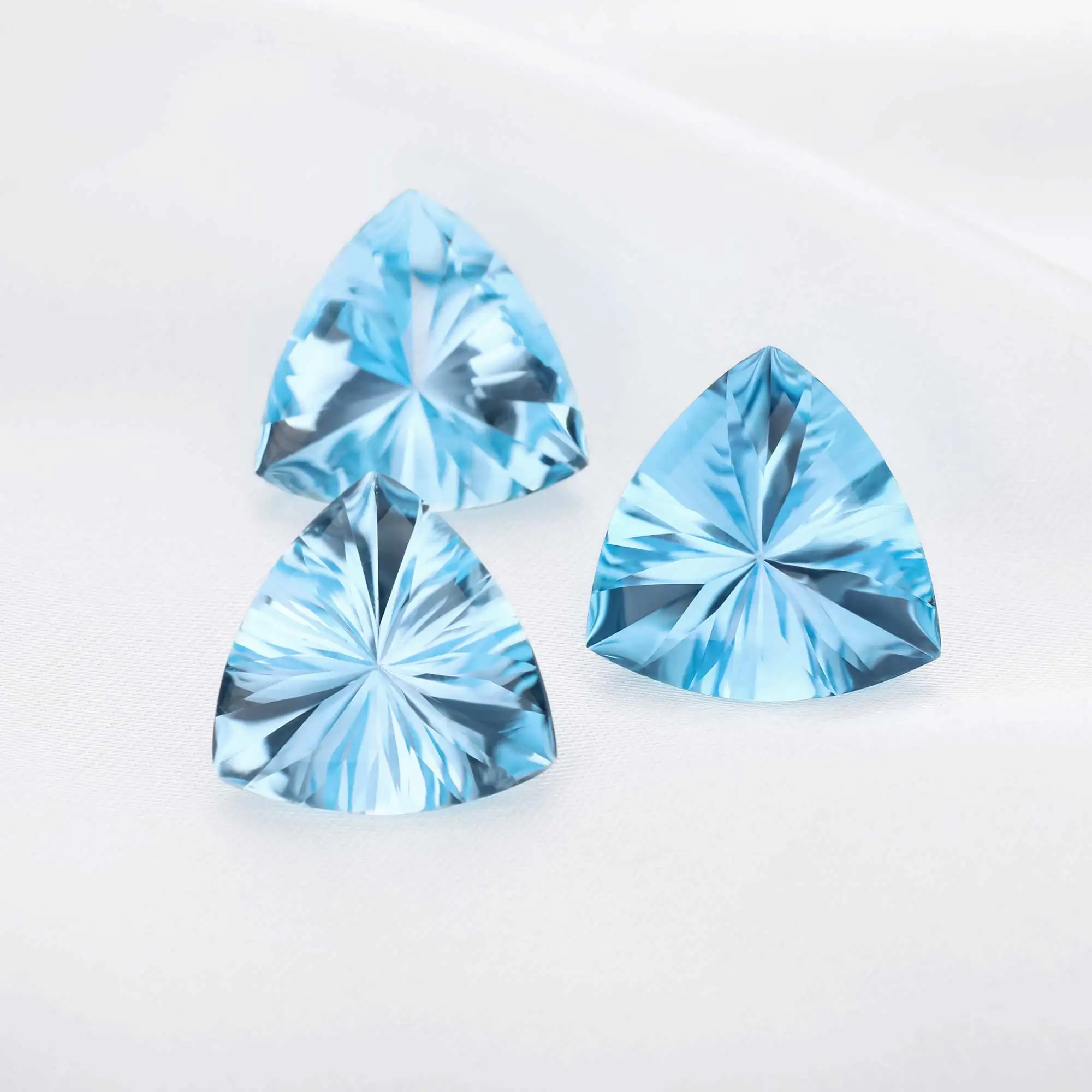 

Large Trillion Cut Nature Swiss Blue Topaz Gemstone,November Birthstone,Blue Triangle Gemstone,DIY Jewelry Supplies 4160043