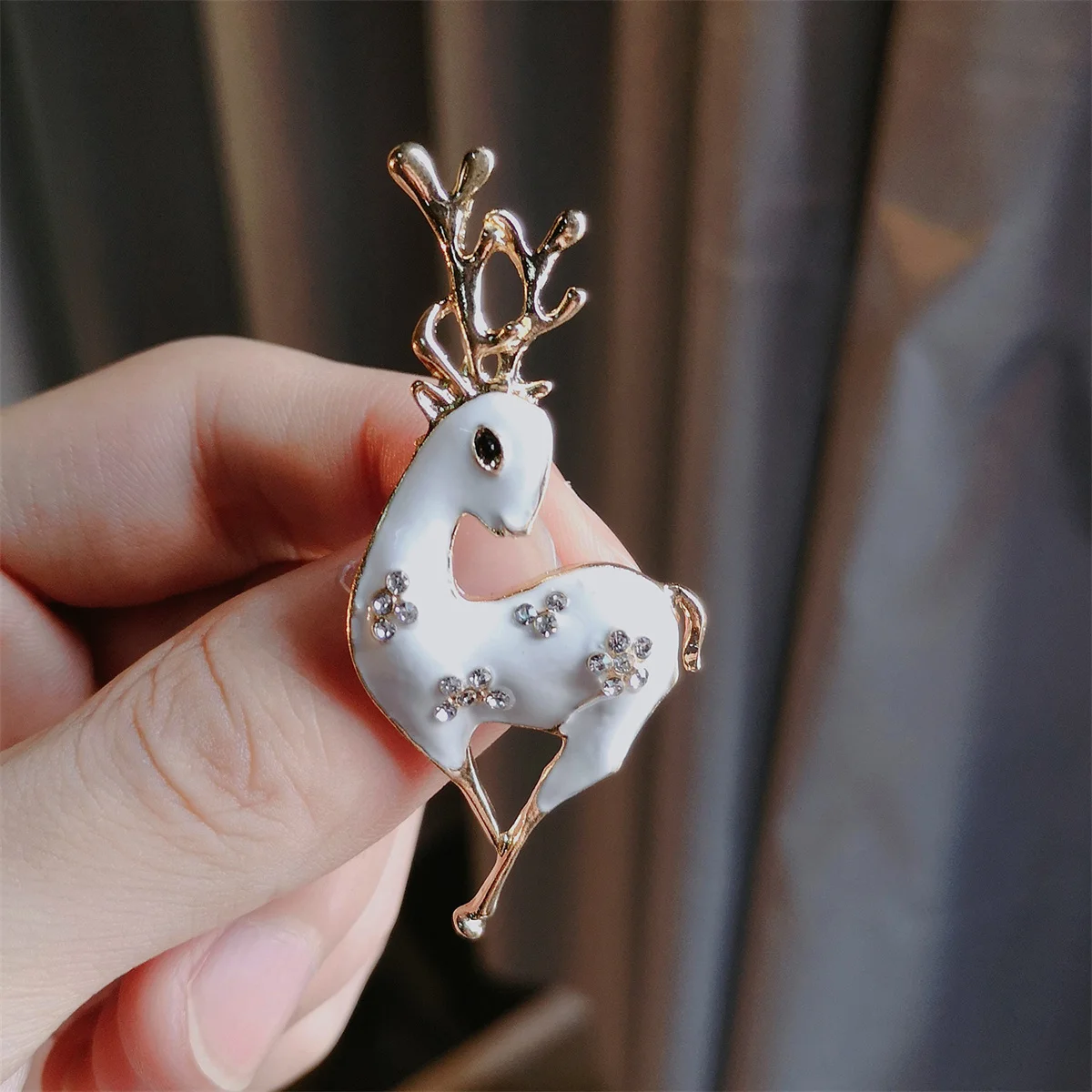 Rinhoo Cute Full Rhinestone Deer Brooches For Women New Year Decorative Imitation Pearl Animal Elk Lapel Pins Christmas Jewelry