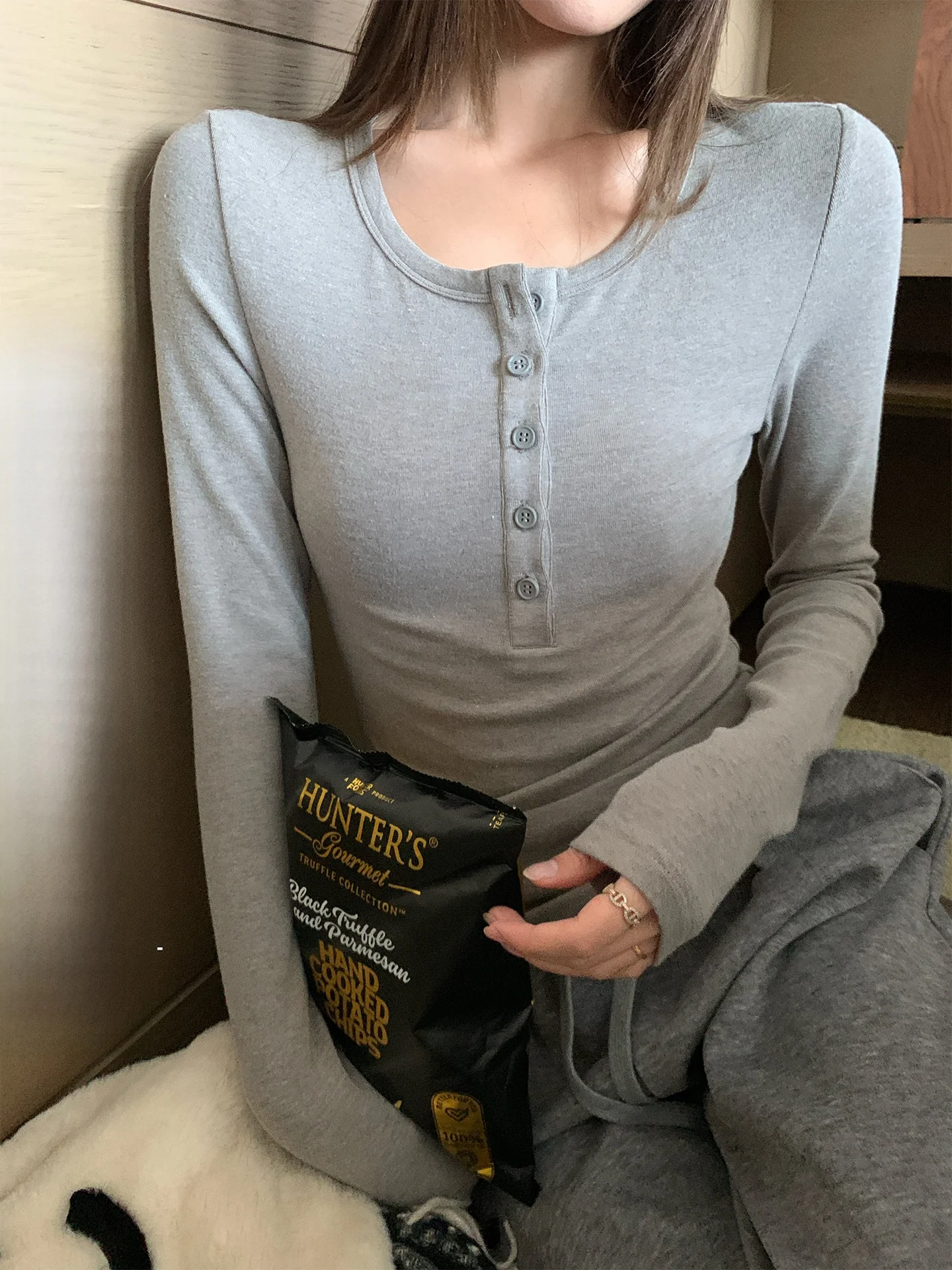 

Song Zhengen Light ey round Ne Long Sve Women's Base irt Inner Wear Commute Sle Korean Version Slim Fit Top