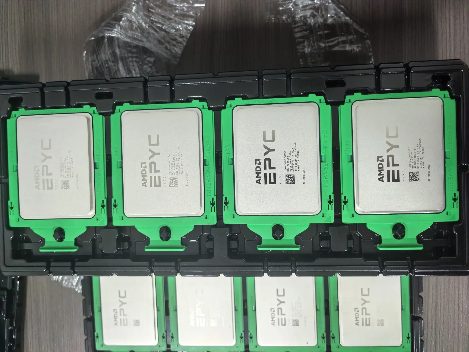 Fabrikpreis EPYC 7702 CPU 2 GHz 64C/128T 64M Cache 200W DDR4-2666V Sockel Sp3 Prozessor für LGA4094 Motherboard 100-000000038