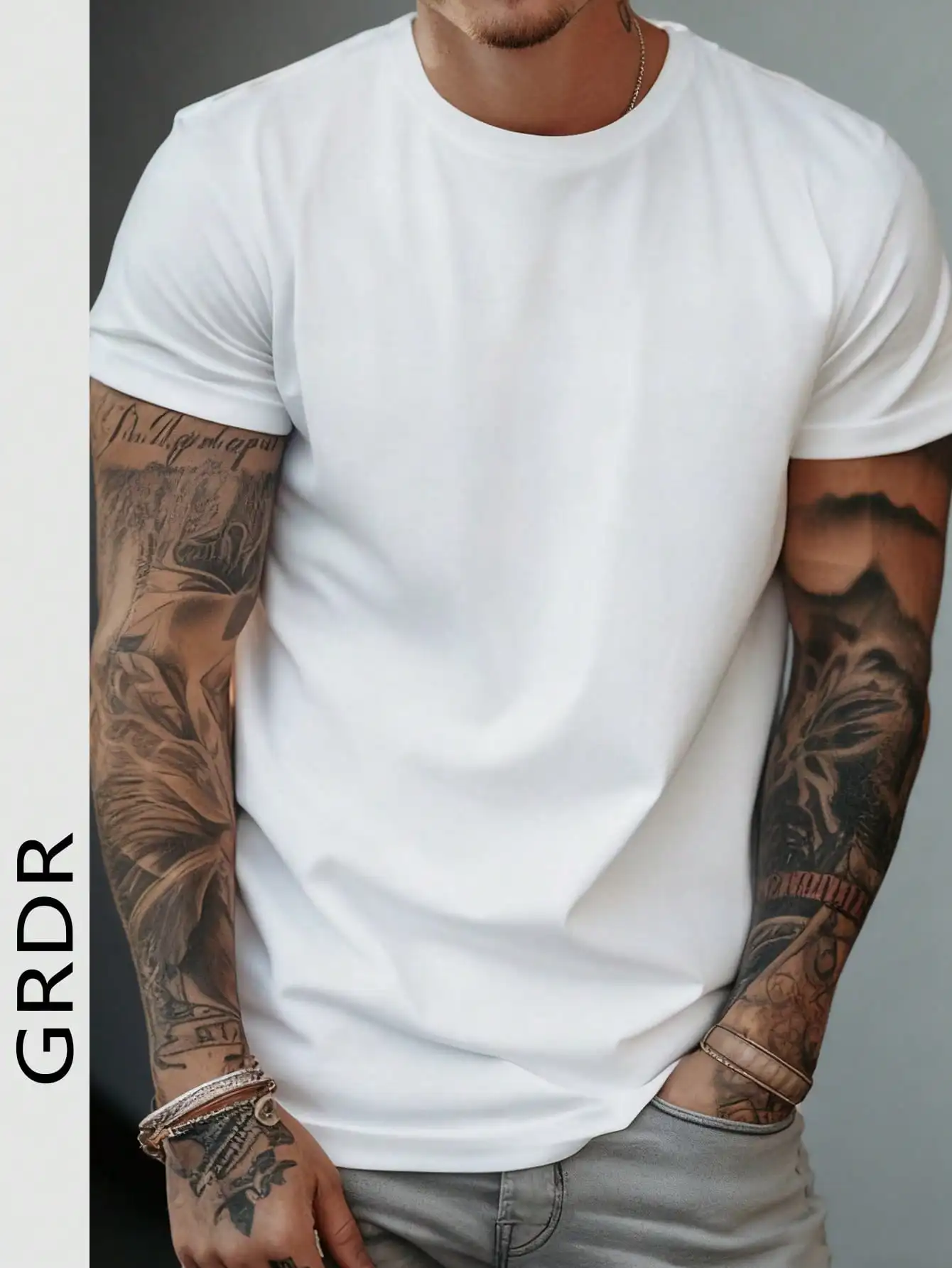 

Men's Classic White Round Neck Short Sleeve T-Shirt for Casual Daily Wear