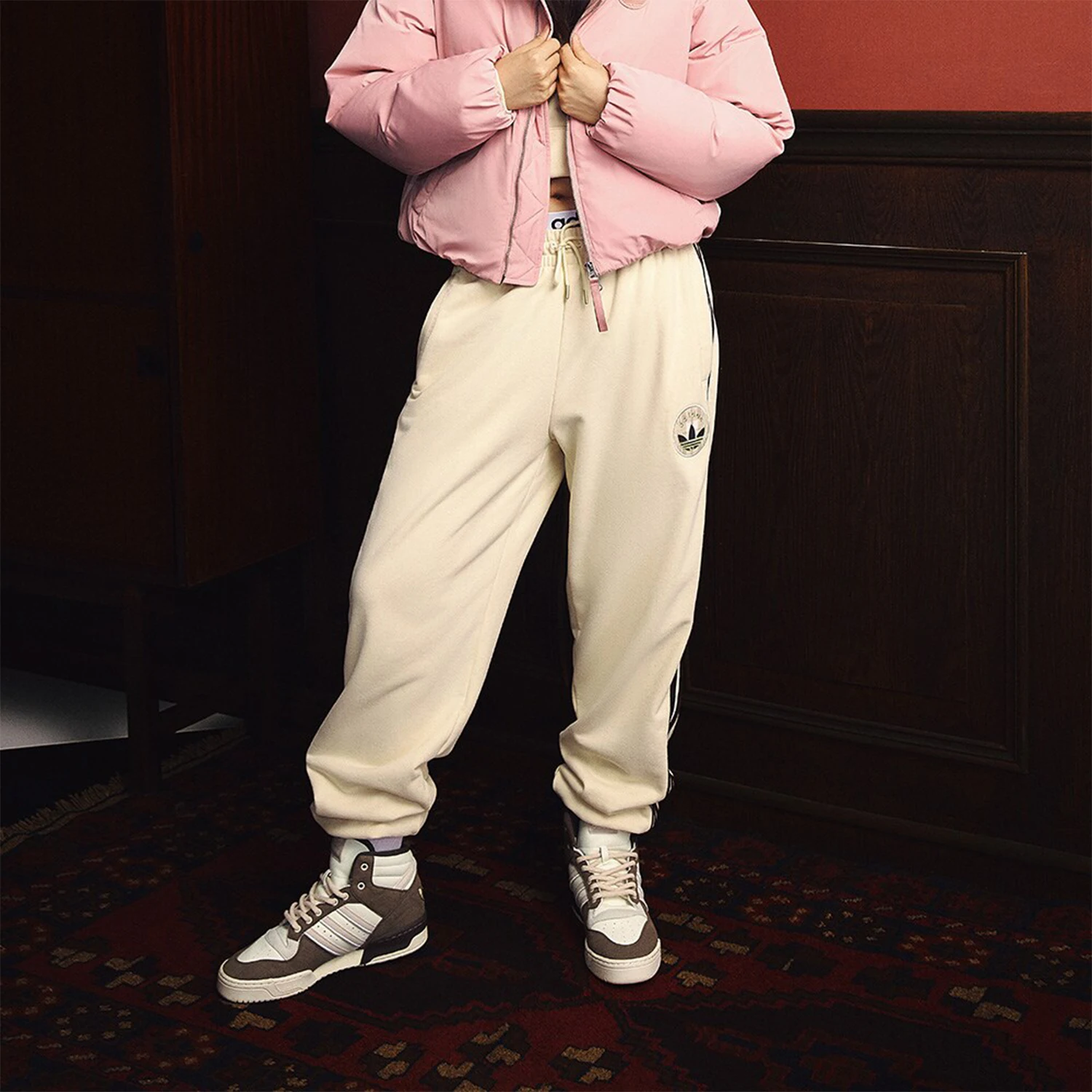 

Adidas genuine Originals Women's Outdoor Minimalist Sports Cuffed Pants JC6855