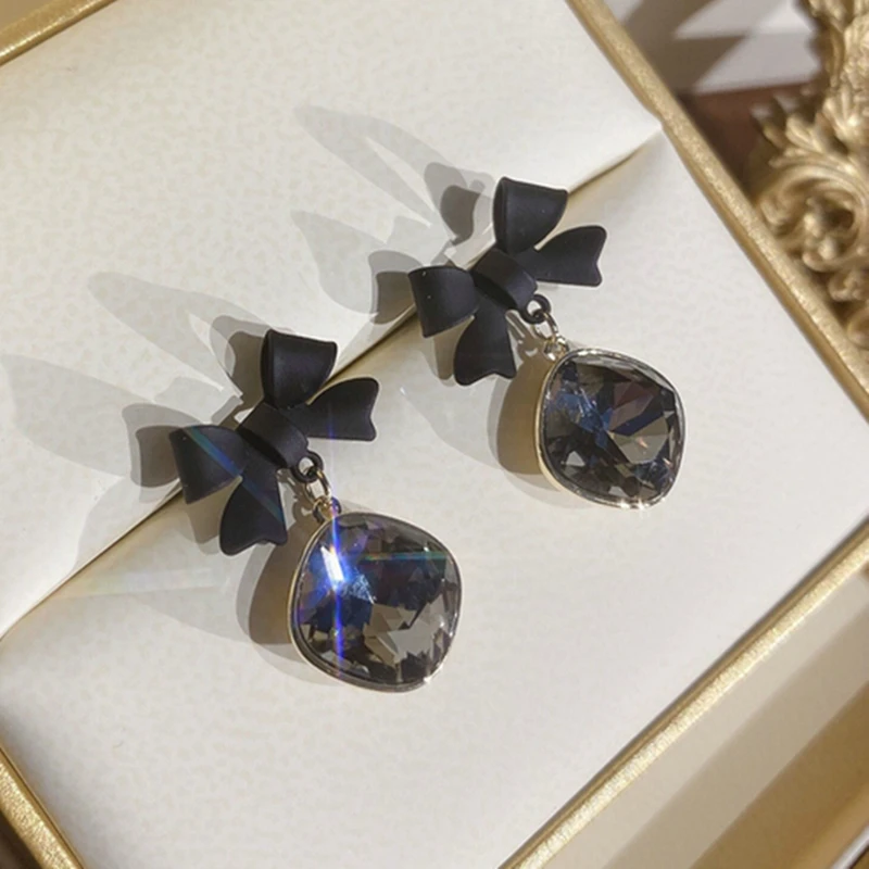 Висячие серьги с черным бантом для женщин, массивные квадратные серьги, женские серьги для вечеринки, дня рождения, очаровательные ювелирные изделия, праздничные рождественские подарки Висячие серьги с черным бантом для женщин, массивные квадратные серьги, женские серьги для вечеринки, дня рождения, очаровательные ювелирные изделия, праздничные рождественские подарки