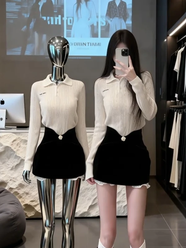 

Корейский стиль: белый вязаный свитер с вырезом и юбка миди с завышенной талией для женщин, комплект из двух предметов, весна 2026