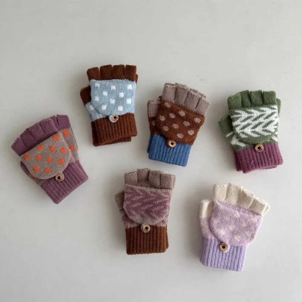 

Fashion Childrens Neck Hanging Gloves Winter Western Style Cold Resistant Five Finger Gloves Warm Retro Patterned Woolen Gloves