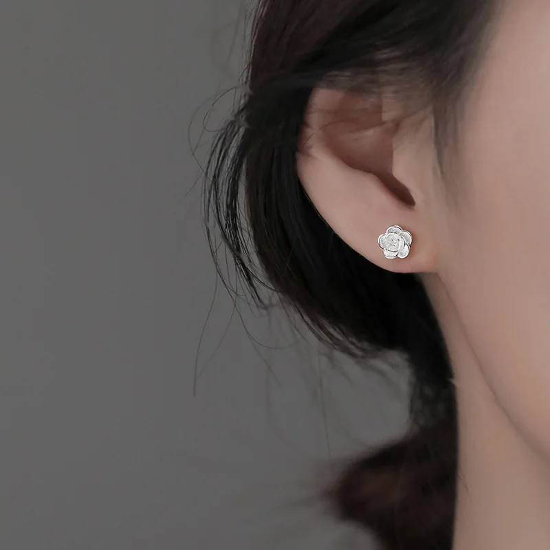 Black White Flower Stud Earrings for Women Minimalist Korean Design Small Flower Ear Jewelry Brincos Wholesale Birthday Gift