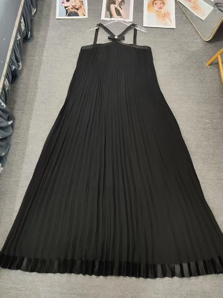 

2025 summer women's new solid color diamond bow sexy halter dress elegant temperament fashion pleated loose dress.