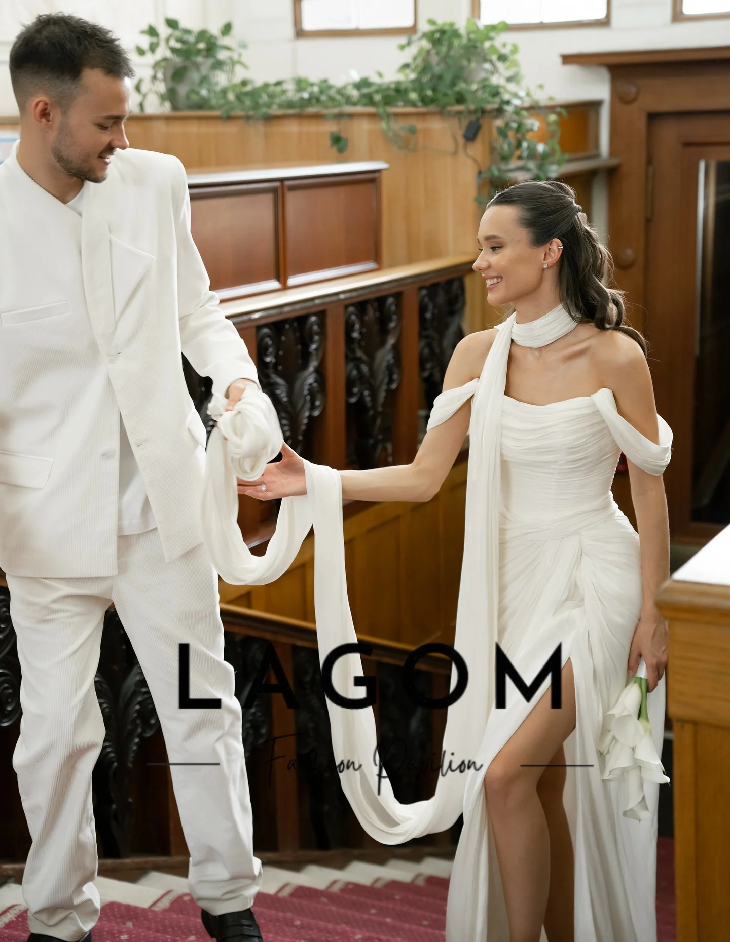 Lagom Elegant Off The Shoulder Mermaid Wedding Dress Ruched Bodice Detachable Scarf Side High Slit Vestido de novia Customized