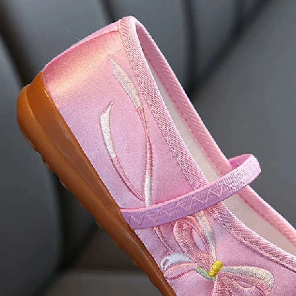 

Chinese Style Girls' Dancing Shoes Soft Sole Non-slip Children Hanfu Flat Shoes Comfortable Professional Embroidered Cloth Shoes