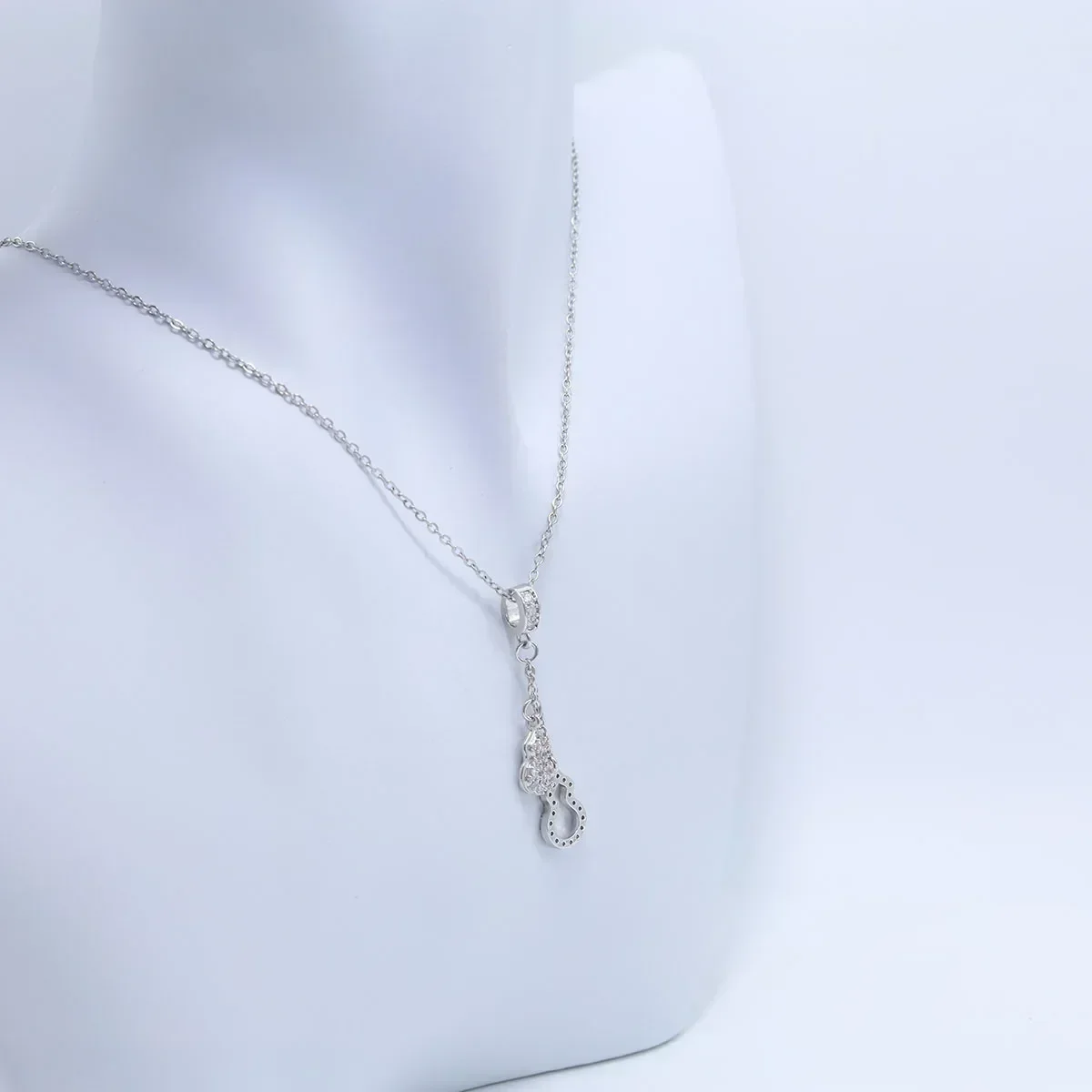 Elegante violino pingente de metal aço inoxidável colar feminino luz luxo acessórios moda presente