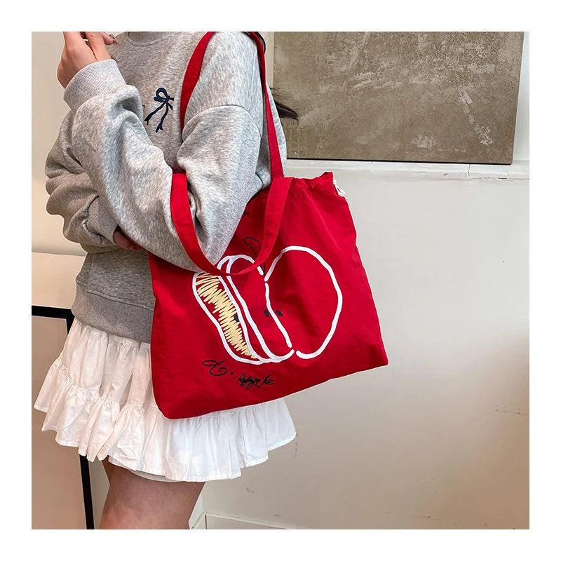 

Летняя нейлоновая сумка-тоут на одно плечо в корейском стиле с завязками, красная, белая, контрастная, с дизайном яблока, сумка для поездок на работу