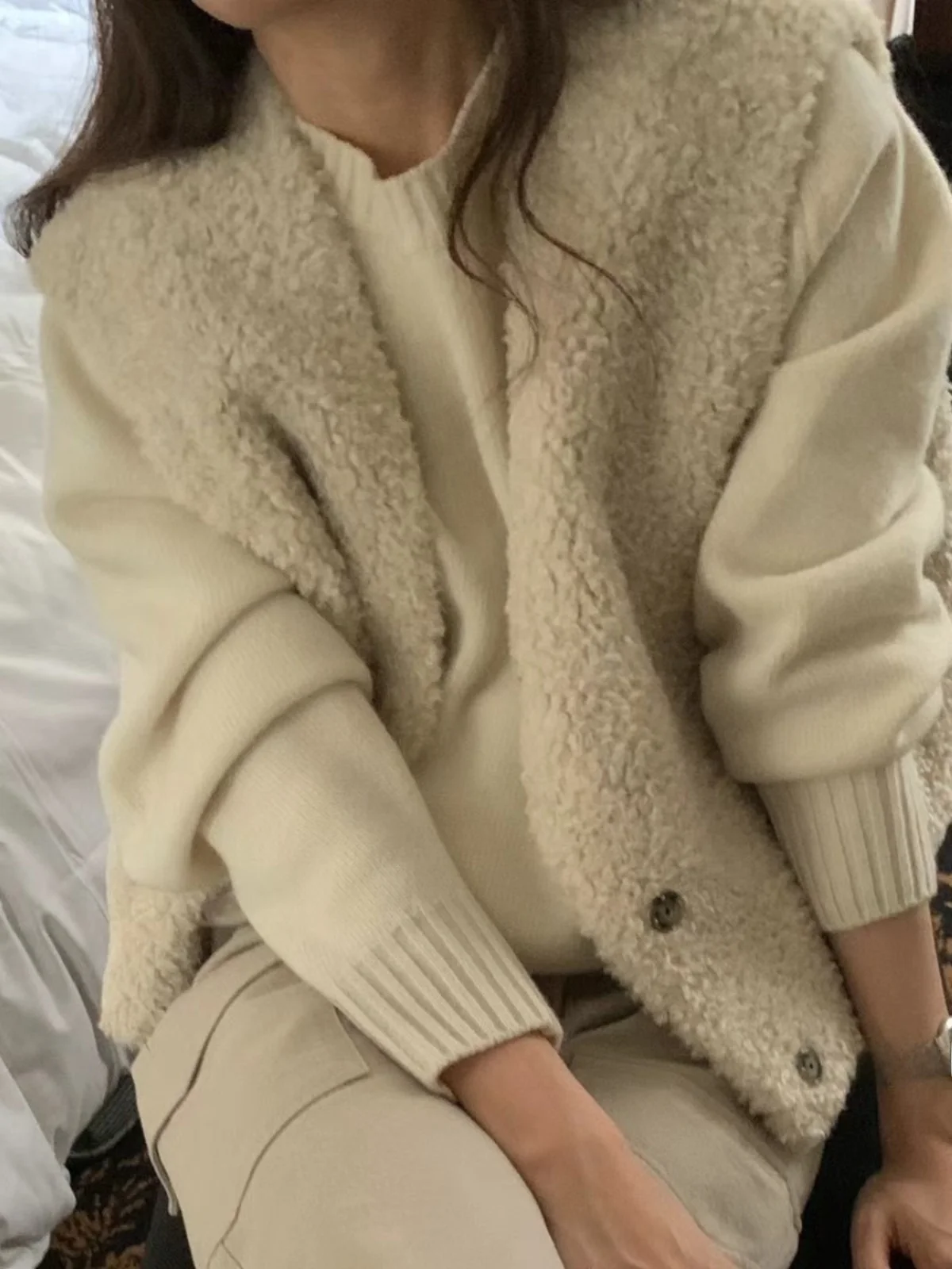 

Korean Sle Soft Fur And Leather Vest Women's Winter New Small Size Faionable Svel Jaet V-Ne ort Length