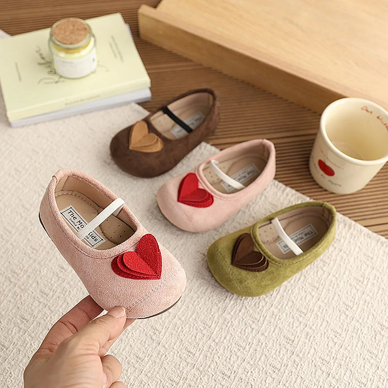 

New Toddler Girls Suede Ballet Shoes Sweet Heart Decor Kids Flat Shoes for Wedding Party Children Fashion Causal Leather Shoes