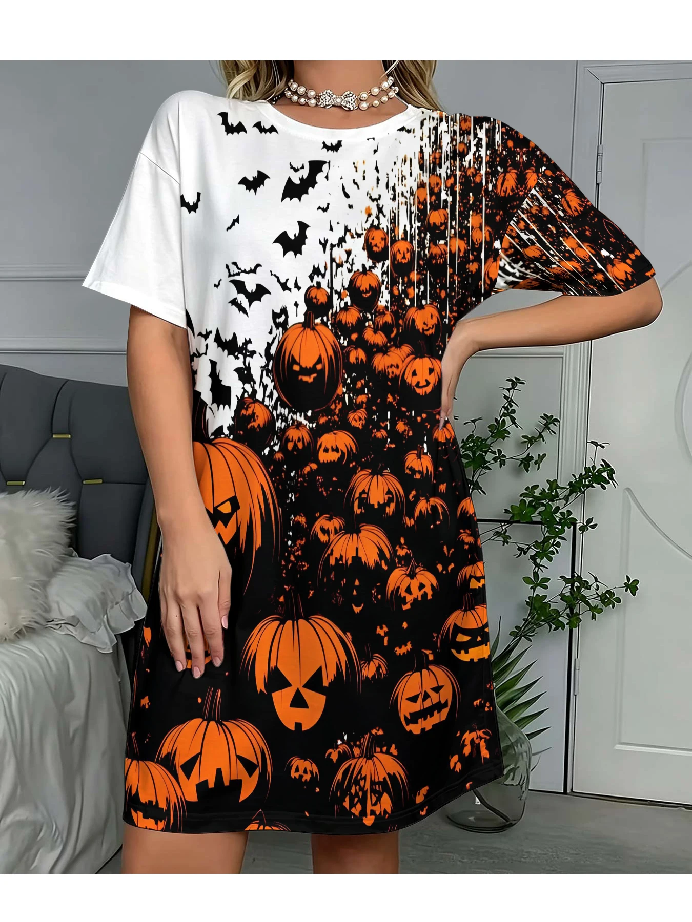 Women's Round Neck Short-Sleeved Dress, White and Black Gradient Fading Pumpkin Lantern Bat Halloween All-Over Print Casual Dress