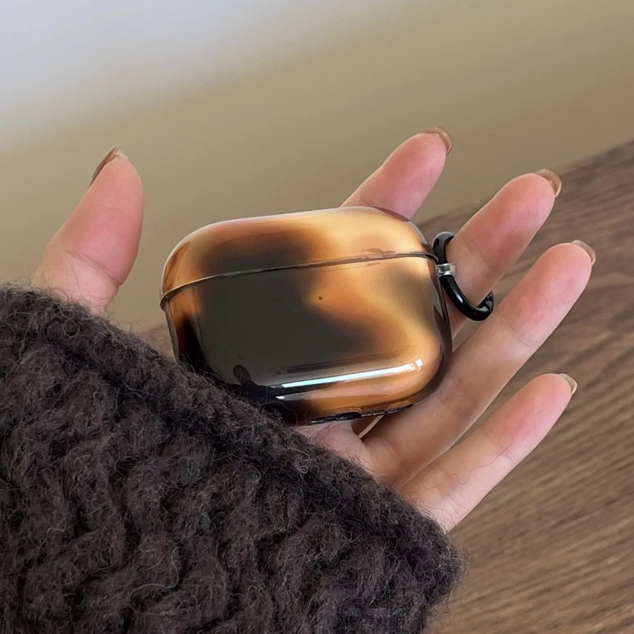 متدرج شفاف باللونين الأسود والبني + حلقة مناسبة لحافظة Apple Airpodspro2/Airpods Pro/Airpods4 Case/Airpods3 Case/Airp