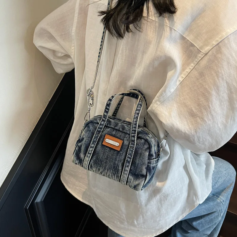 Winter Hot-selling New High-value Fashion Designer Denim Bag Women's Casual Simple and Versatile Light Shopping Messenger Bag