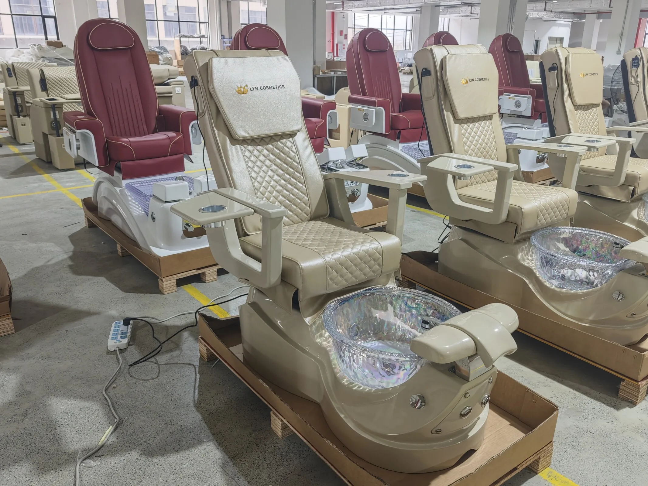 2026 Luxuriöser Verstellbarer Pedikürestuhl mit Glas-Fußbecken, Spa-Massage-Fußstuhl, Schönheits-Nagelstudio-Möbel für Maniküre und Pediküre – Detail 14