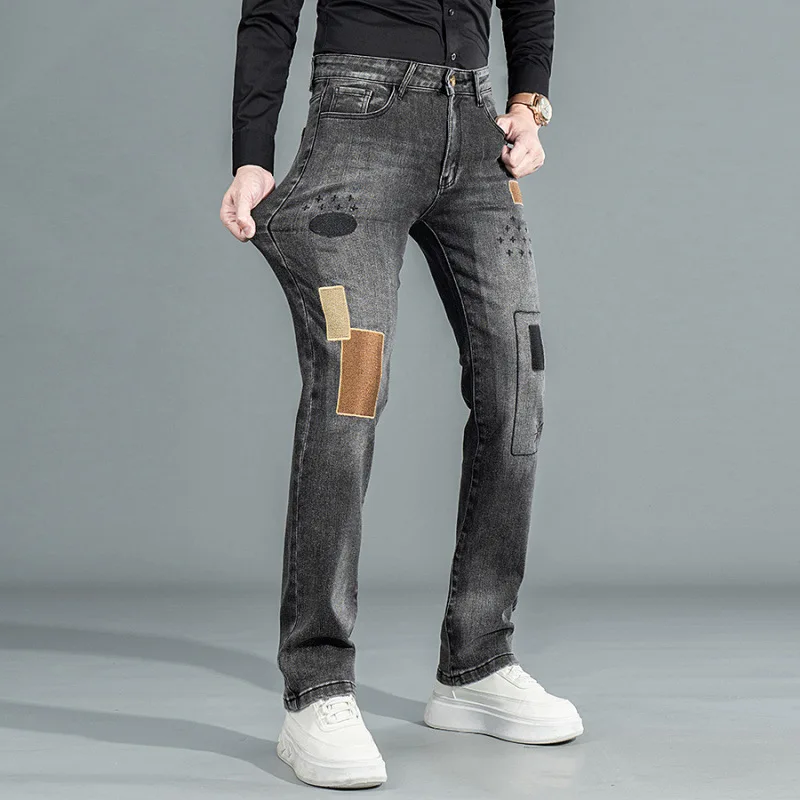 

Мужские джинсы с вышитым принтом, прямые брюки, модный уличный стиль, крутые и повседневные осенние брюки.
