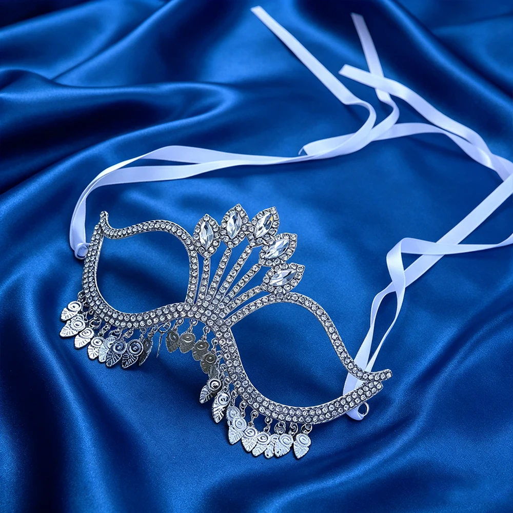 Small Niche Design Gorgeous Rhinestone Women's Mask Retro Ethnic Style Semi Covered Makeup Dance Party Mask Party Accessories