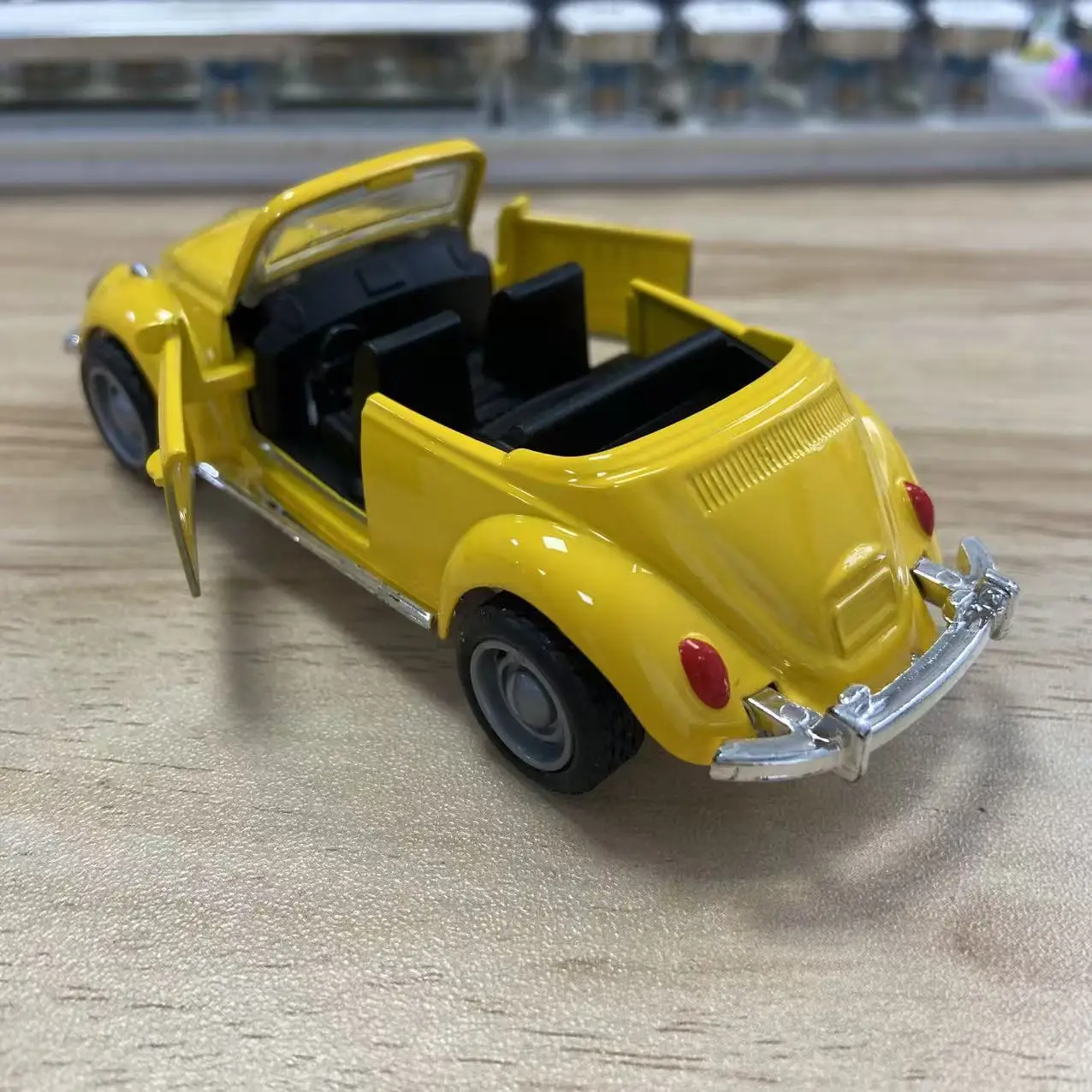 1 Stück, im Beutel verpacktes, klassisches, im Vintage-Stil gehaltenes, aus Zinklegierung gefertigtes Automodell, Retro-Roadster, mit Rückziehfunktion, aufklappbare Seitentüren. – Detail 21