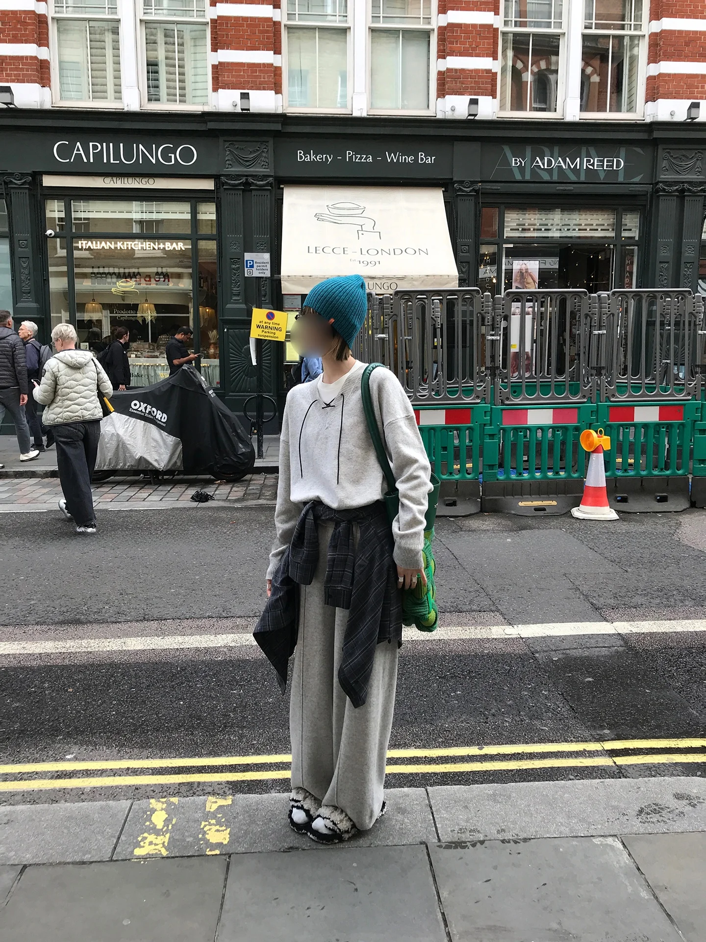 

Комплект MONA 00: Шерстяной свитер-топ и брюки с высокой талией, антивозрастной эффект, маленький размер, новая модная коллекция 2025 года, осенняя одежда