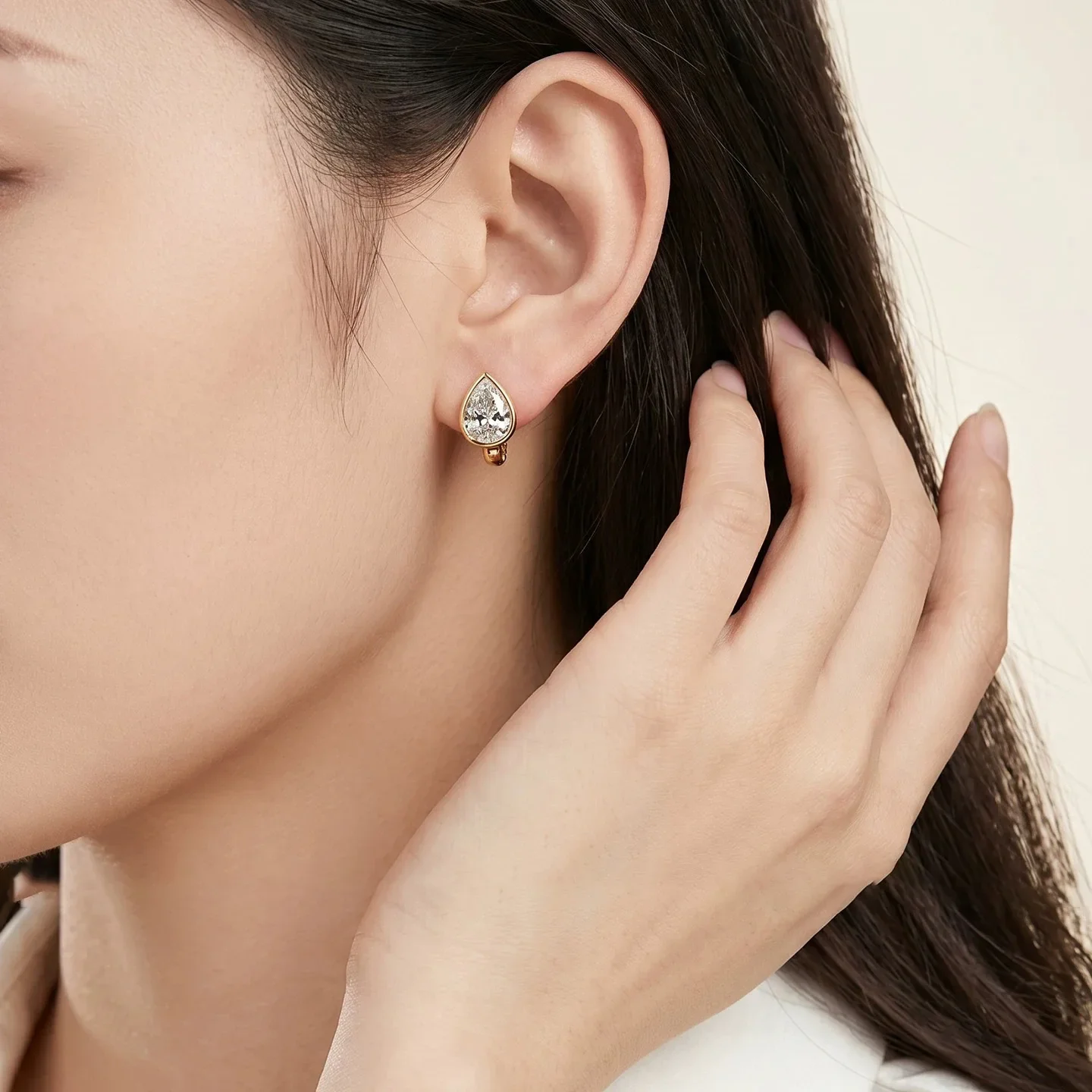 New Trendy Pear Cut Crystal Huggie Earrings for Women Gold Plated Teardrop Zircon Ear Accessories Party Fashion Jewelry Gifts
