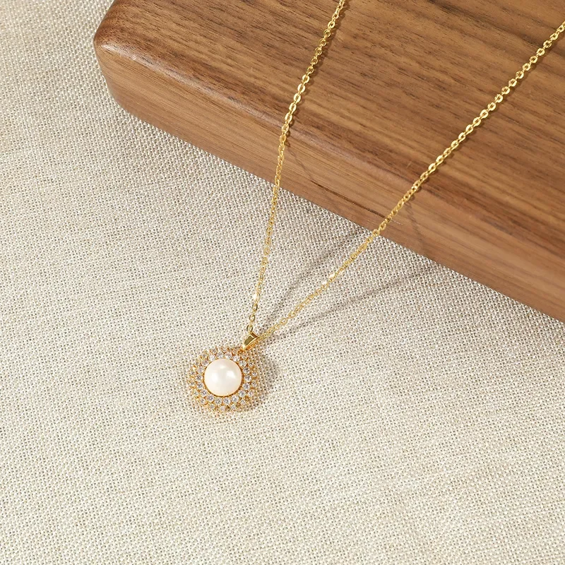 New French light luxury imitation pearl necklace copper inlaid zircon sunflower pendant niche high-end design collarbone