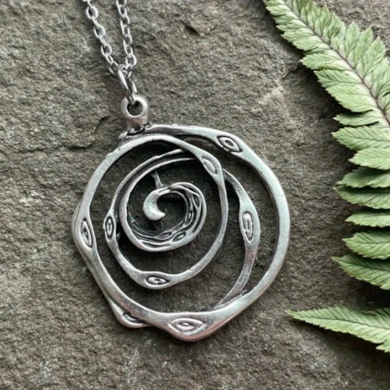 Retro Creative Sliver Color Snake Pendant Necklace Irregular Geometry Vortex Necklace For Women Men Personality Jewelry Punk Y2K