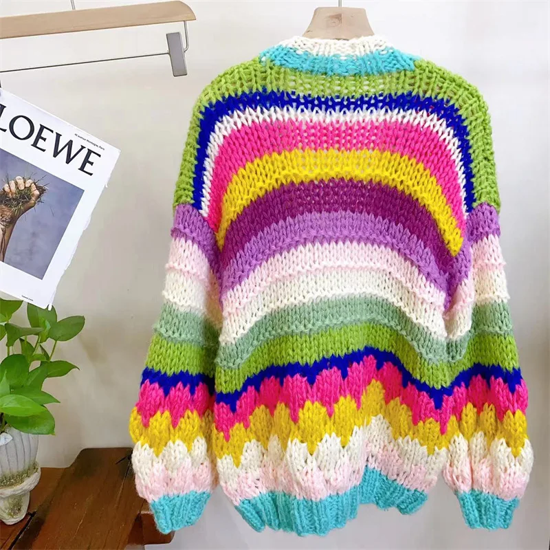 Cardigan di media lunghezza con ago spesso lavorato a mano colorato, capispalla stile giovanile dalla vestibilità ampia, nuova collezione autunno inverno